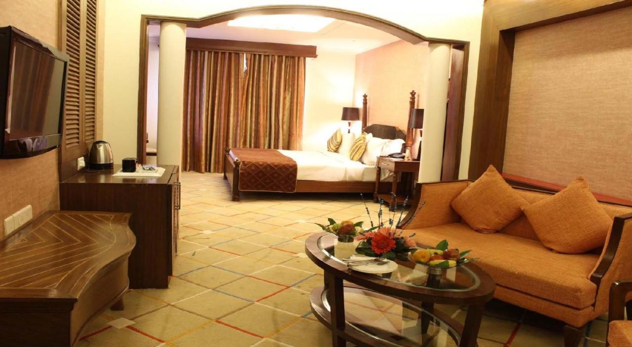 Hotel Godwin Haridwār Esterno foto